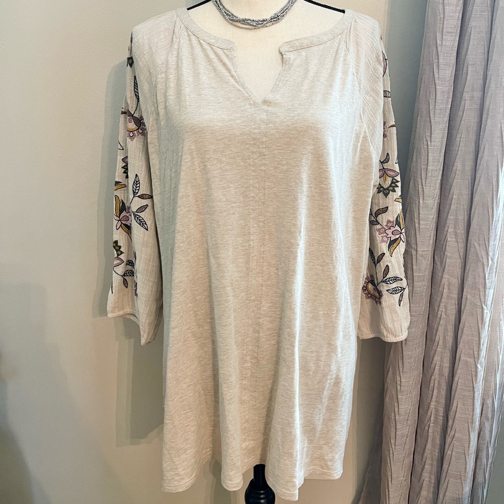 J.Jill Lge Beige Embroidered Sleeve Top